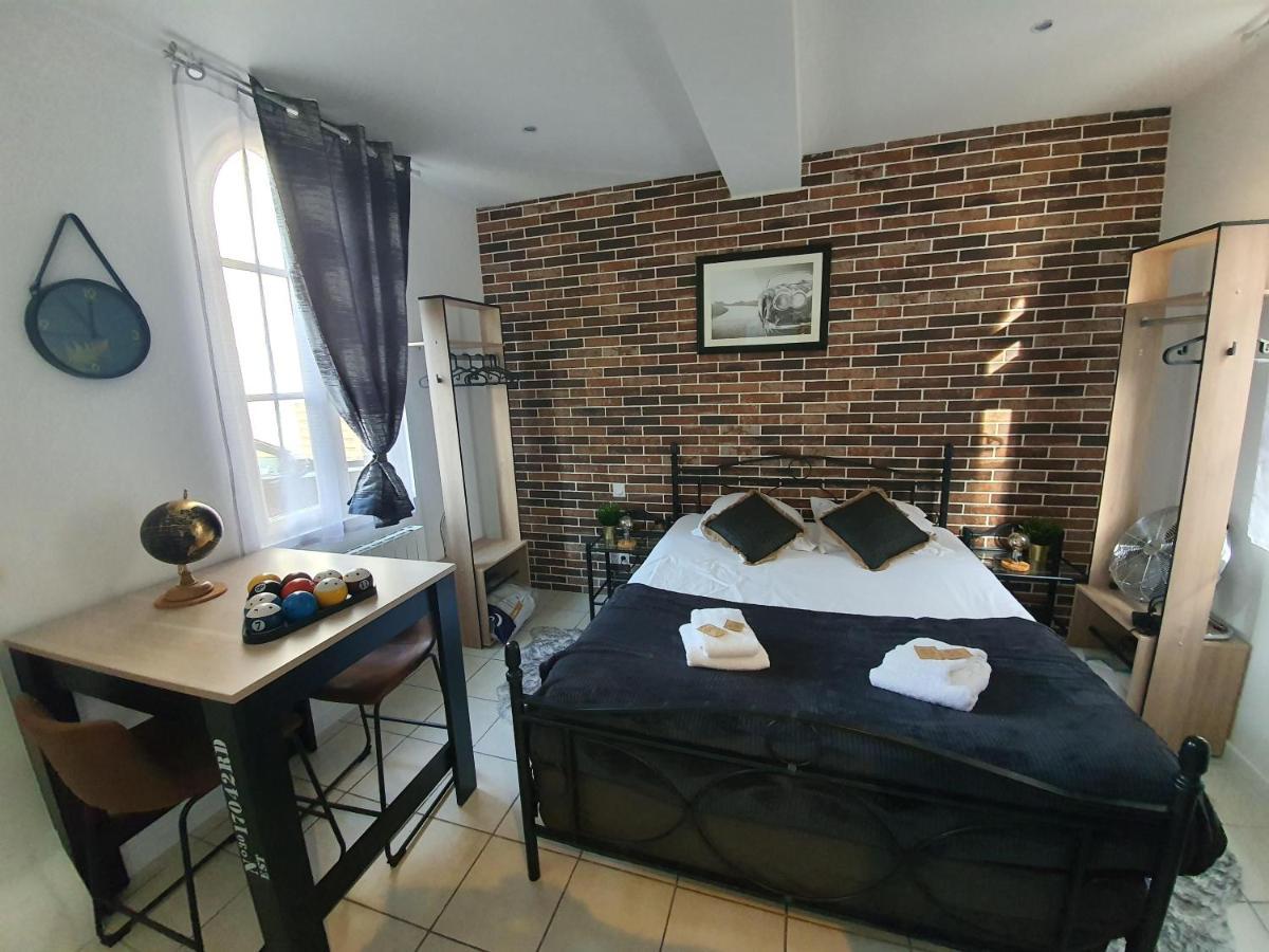 Appartement Indus En Centre Ville Avec Parking Honfleur Exterior photo