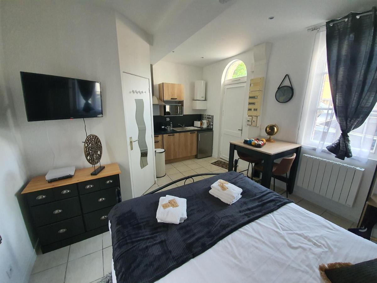 Appartement Indus En Centre Ville Avec Parking Honfleur Exterior photo