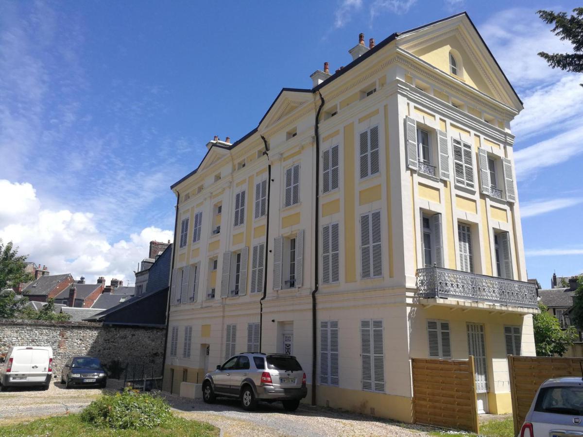 Appartement Indus En Centre Ville Avec Parking Honfleur Exterior photo